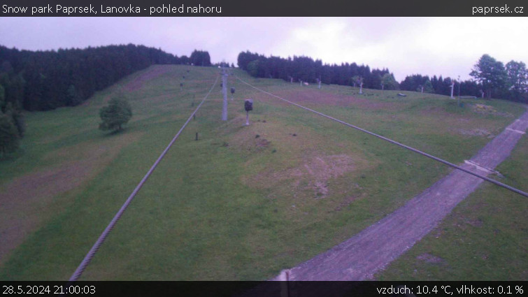 Snow park Paprsek - Lanovka - pohled nahoru - 28.5.2024 v 21:00
