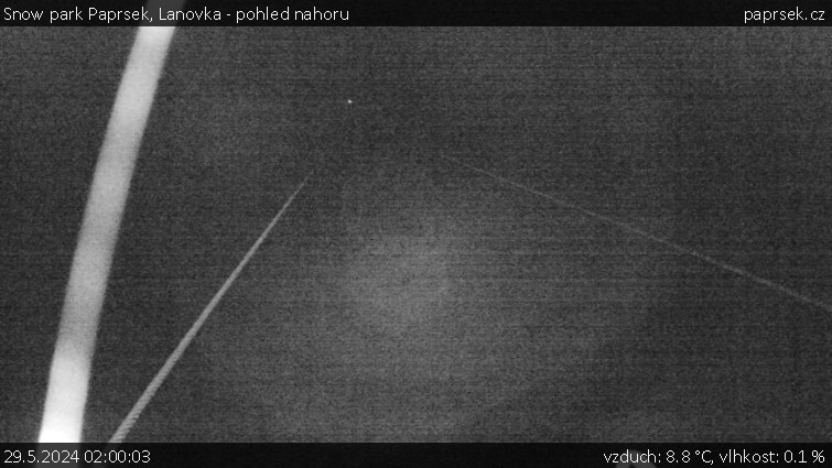 Snow park Paprsek - Lanovka - pohled nahoru - 29.5.2024 v 02:00