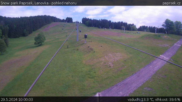 Snow park Paprsek - Lanovka - pohled nahoru - 29.5.2024 v 10:00