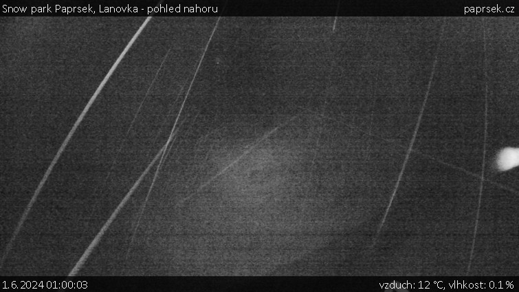Snow park Paprsek - Lanovka - pohled nahoru - 1.6.2024 v 01:00