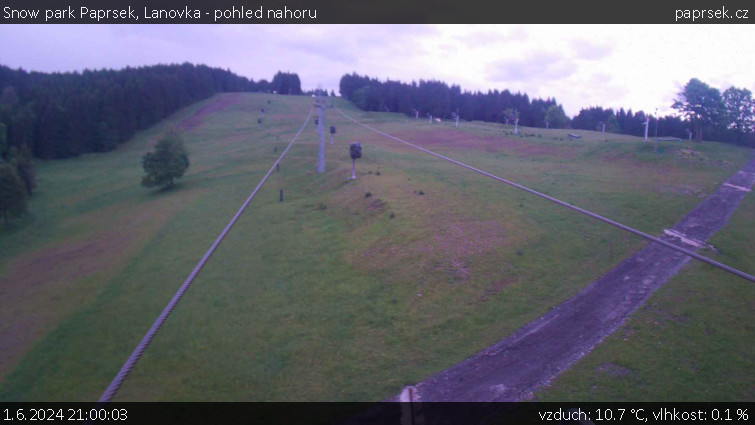 Snow park Paprsek - Lanovka - pohled nahoru - 1.6.2024 v 21:00