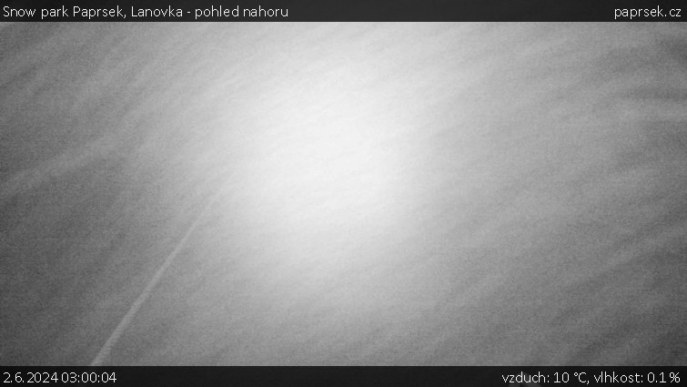 Snow park Paprsek - Lanovka - pohled nahoru - 2.6.2024 v 03:00