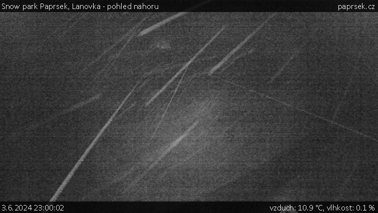 Snow park Paprsek - Lanovka - pohled nahoru - 3.6.2024 v 23:00