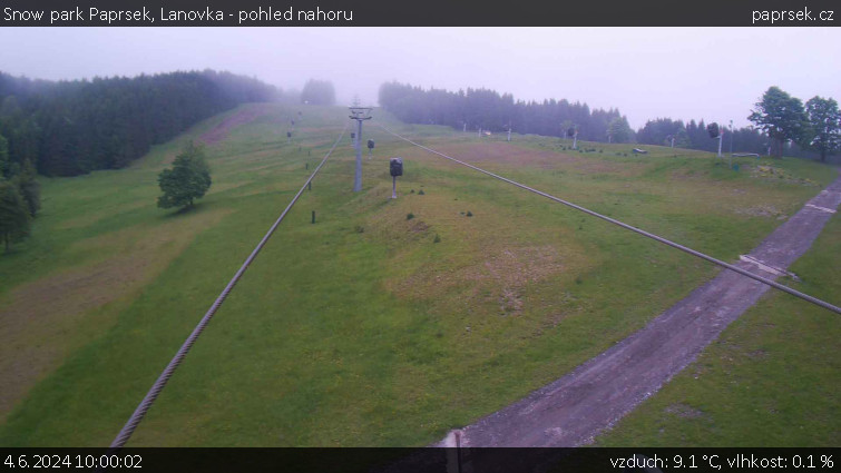 Snow park Paprsek - Lanovka - pohled nahoru - 4.6.2024 v 10:00