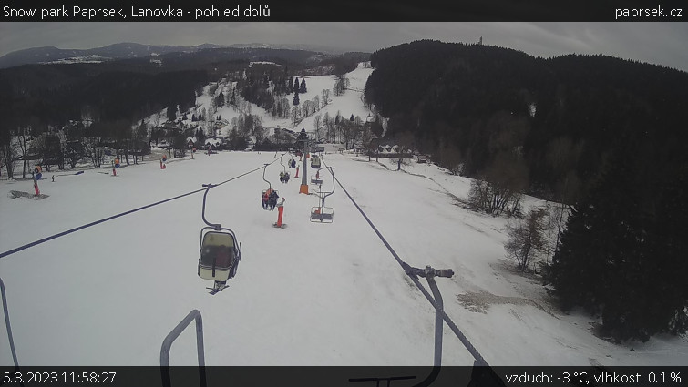 Snow park Paprsek - Lanovka - pohled dolů - 5.3.2023 v 11:58