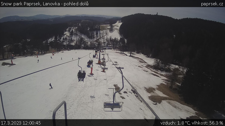 Snow park Paprsek - Lanovka - pohled dolů - 17.3.2023 v 12:00