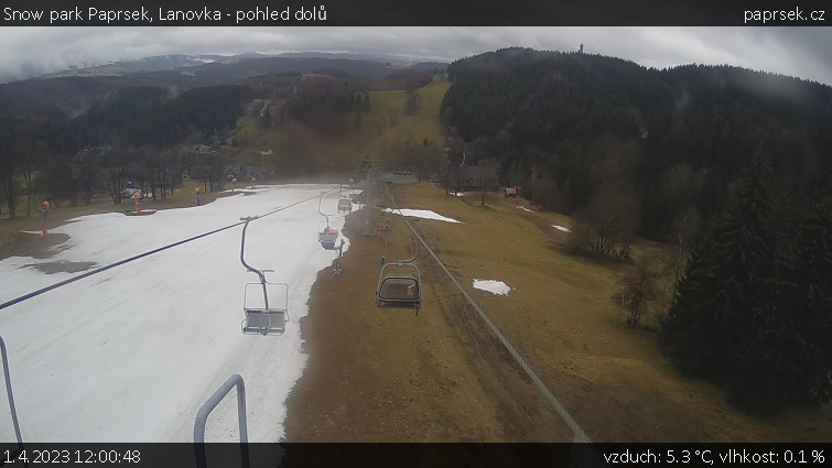Snow park Paprsek - Lanovka - pohled dolů - 1.4.2023 v 12:00