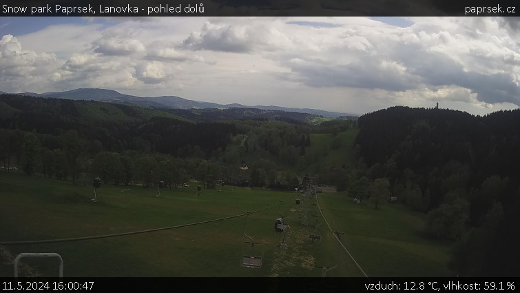 Snow park Paprsek - Lanovka - pohled dolů - 11.5.2024 v 16:00