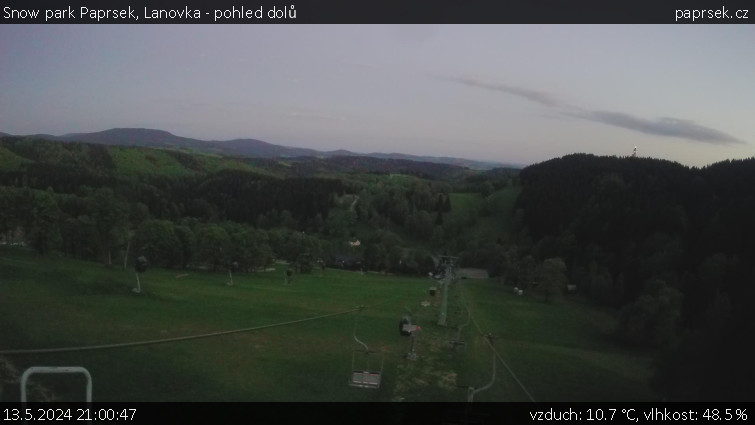 Snow park Paprsek - Lanovka - pohled dolů - 13.5.2024 v 21:00