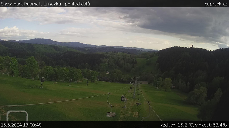 Snow park Paprsek - Lanovka - pohled dolů - 15.5.2024 v 18:00