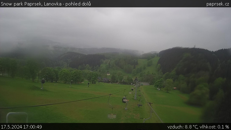 Snow park Paprsek - Lanovka - pohled dolů - 17.5.2024 v 17:00