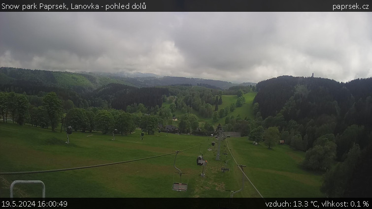 Snow park Paprsek - Lanovka - pohled dolů - 19.5.2024 v 16:00