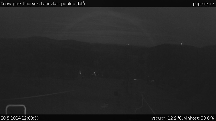 Snow park Paprsek - Lanovka - pohled dolů - 20.5.2024 v 22:00