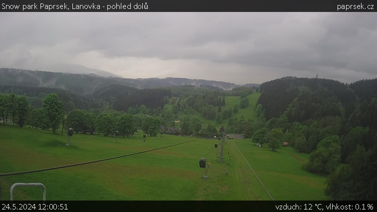 Snow park Paprsek - Lanovka - pohled dolů - 24.5.2024 v 12:00