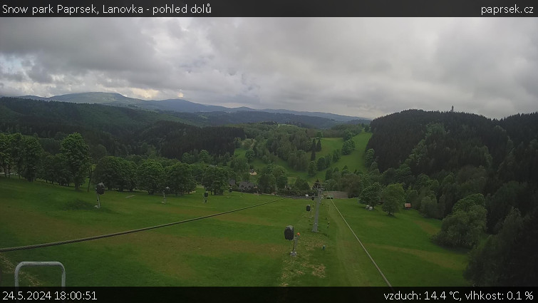 Snow park Paprsek - Lanovka - pohled dolů - 24.5.2024 v 18:00