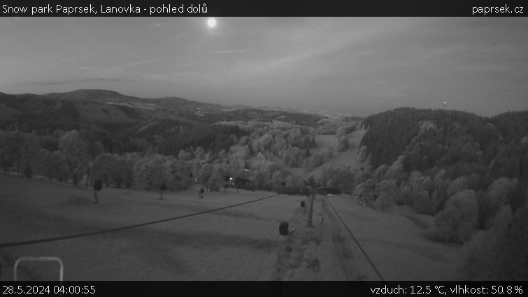 Snow park Paprsek - Lanovka - pohled dolů - 28.5.2024 v 04:00