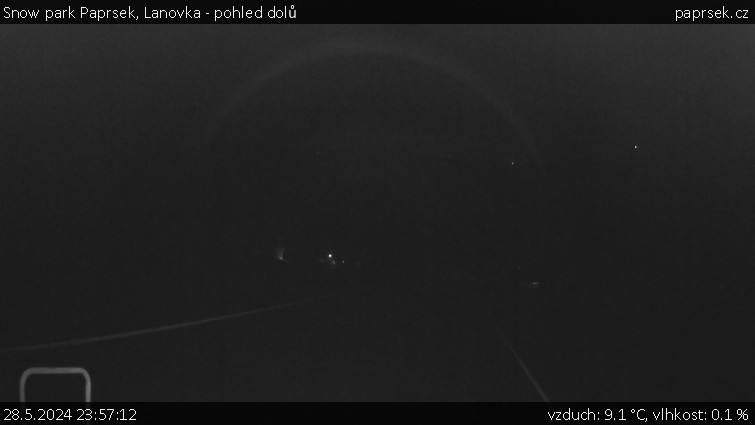 Snow park Paprsek - Lanovka - pohled dolů - 28.5.2024 v 23:57