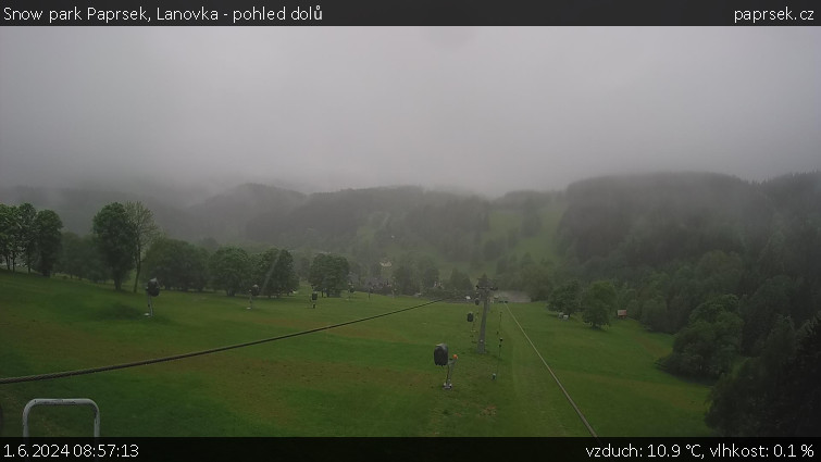 Snow park Paprsek - Lanovka - pohled dolů - 1.6.2024 v 08:57