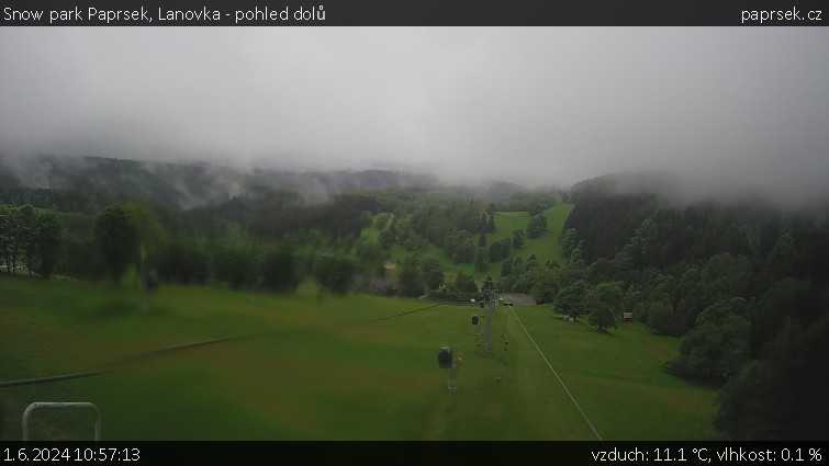 Snow park Paprsek - Lanovka - pohled dolů - 1.6.2024 v 10:57