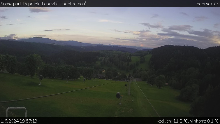 Snow park Paprsek - Lanovka - pohled dolů - 1.6.2024 v 19:57