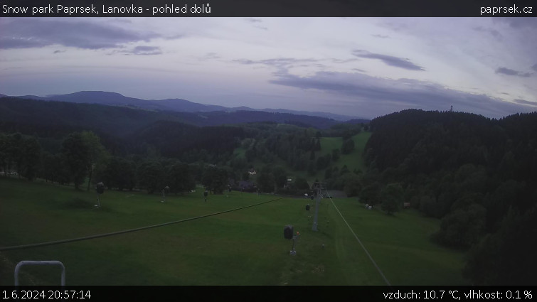 Snow park Paprsek - Lanovka - pohled dolů - 1.6.2024 v 20:57