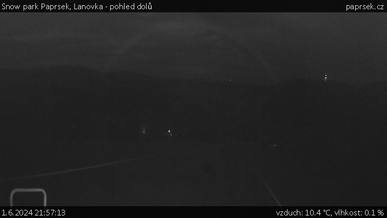 Snow park Paprsek - Lanovka - pohled dolů - 1.6.2024 v 21:57