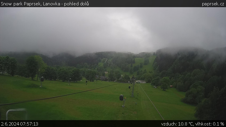 Snow park Paprsek - Lanovka - pohled dolů - 2.6.2024 v 07:57