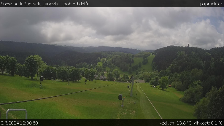 Snow park Paprsek - Lanovka - pohled dolů - 3.6.2024 v 12:00