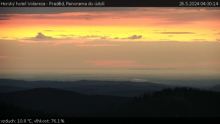 Horský hotel Volareza - Praděd - Panorama do údolí - 26.5.2024 v 04:30