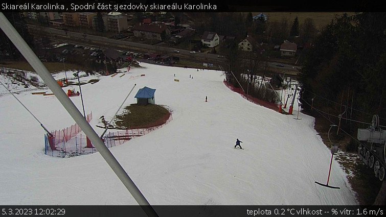 Skiareál Karolinka  - Spodní část sjezdovky skiareálu Karolinka - 5.3.2023 v 12:02