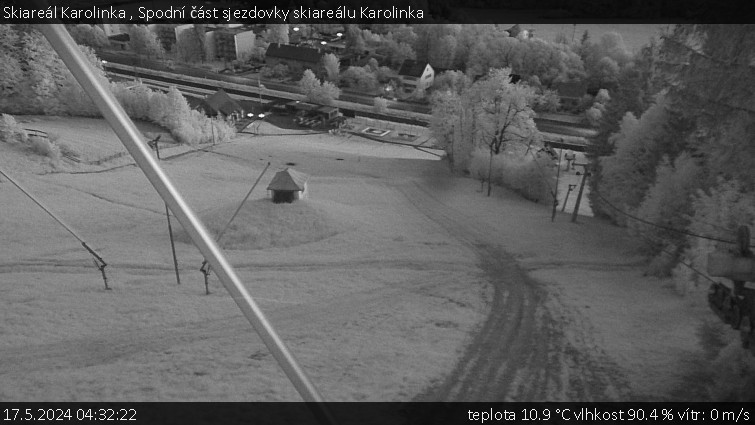 Skiareál Karolinka  - Spodní část sjezdovky skiareálu Karolinka - 17.5.2024 v 04:32