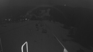 Snow park Paprsek - Lanovka - pohled dolů - 3.3.2023 v 21:58