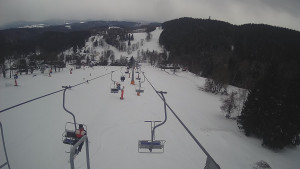 Snow park Paprsek - Lanovka - pohled dolů - 8.3.2023 v 13:55