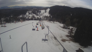 Snow park Paprsek - Lanovka - pohled dolů - 10.3.2023 v 09:55