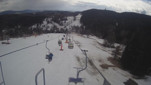 Snow park Paprsek - Lanovka - pohled dolů - 10.3.2023 v 13:55