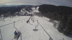 Snow park Paprsek - Lanovka - pohled dolů - 12.3.2023 v 09:55