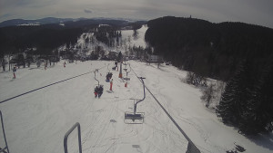 Snow park Paprsek - Lanovka - pohled dolů - 12.3.2023 v 11:55