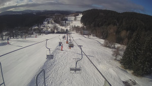Snow park Paprsek - Lanovka - pohled dolů - 16.3.2023 v 07:55