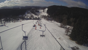 Snow park Paprsek - Lanovka - pohled dolů - 16.3.2023 v 08:55