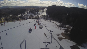 Snow park Paprsek - Lanovka - pohled dolů - 16.3.2023 v 12:55