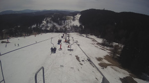 Snow park Paprsek - Lanovka - pohled dolů - 17.3.2023 v 11:55