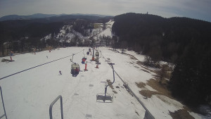 Snow park Paprsek - Lanovka - pohled dolů - 17.3.2023 v 12:55