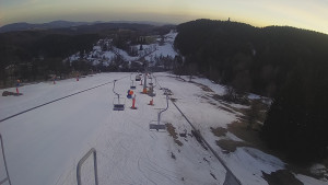 Snow park Paprsek - Lanovka - pohled dolů - 17.3.2023 v 17:55