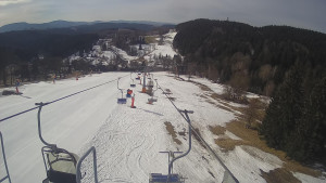 Snow park Paprsek - Lanovka - pohled dolů - 18.3.2023 v 08:55