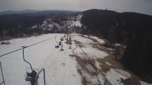 Snow park Paprsek - Lanovka - pohled dolů - 19.3.2023 v 11:55
