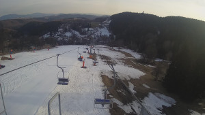 Snow park Paprsek - Lanovka - pohled dolů - 19.3.2023 v 16:55