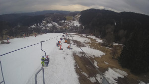Snow park Paprsek - Lanovka - pohled dolů - 20.3.2023 v 11:30