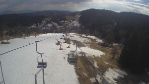Snow park Paprsek - Lanovka - pohled dolů - 20.3.2023 v 14:30