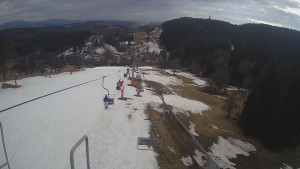 Snow park Paprsek - Lanovka - pohled dolů - 20.3.2023 v 15:40