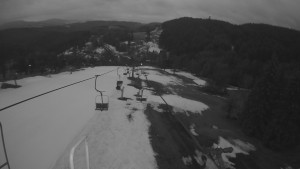 Snow park Paprsek - Lanovka - pohled dolů - 21.3.2023 v 05:30